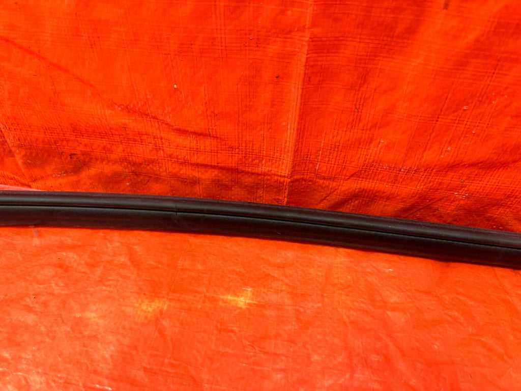 13 SUBARU IMPREZA WRX WAGON CHASSIS TO DOOR OPEN TRIM RUBBER STRIP RIGHT FRONT17