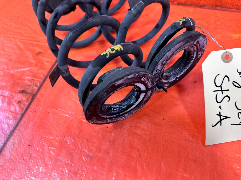 18 22 HONDA ACCORD   LEFT AND RIGHT REAR SPRINGS WITH RUBBER GASKETS OEM 3245