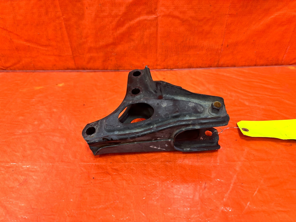 92 95 HONDA CIVIC   D16 5 SPEED MANUAL STICK SHIFT REAR TRANSMISSION BRACKET SOH3
