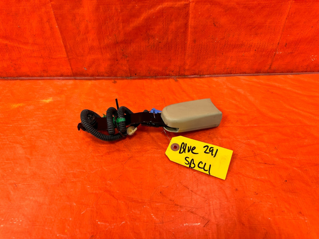 04 05 ACURA TSX   PASSENGER RIGHT   FRONT   SEAT BELT CLIP BUCKLE   OEM #2910
