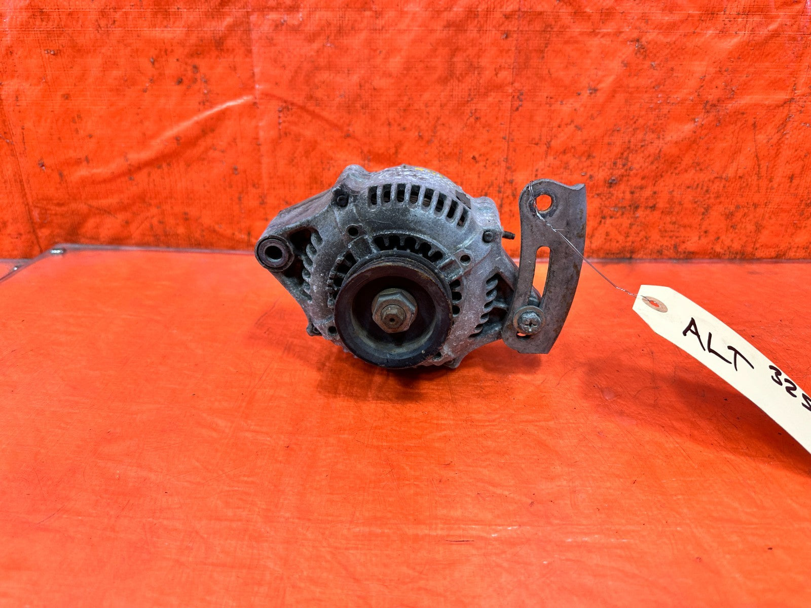 90 91 HONDA CIVIC HATCHBACK   D15B2 SOHC   OBD 0   ALTERNATOR   OEM 3251