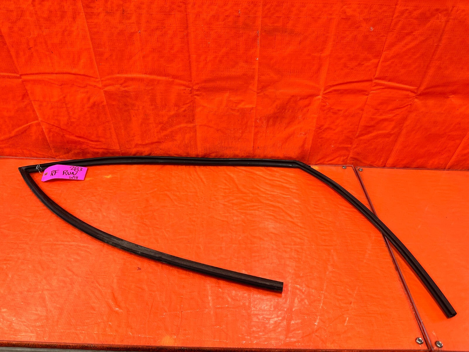 08 14 SUBARU IMPREZA WRX WAGON   PASSENGER RIGHT FRONT WINDOW GLASS RUN CHANNEL0