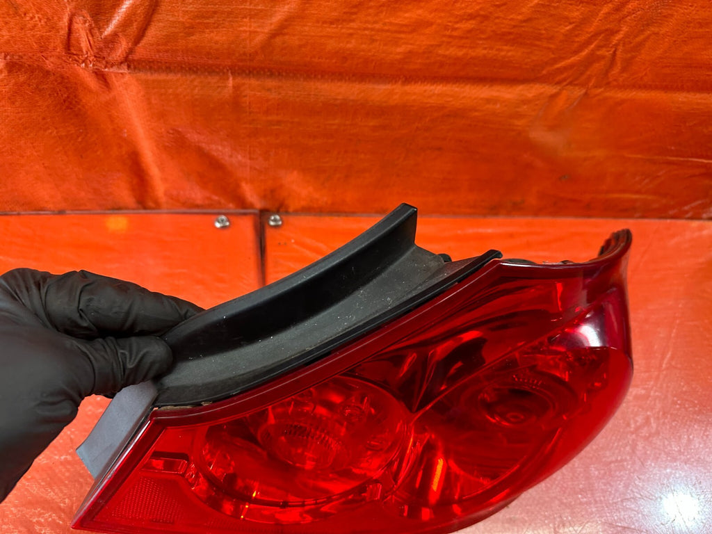 09 13 INFINITI G37 SEDAN PASSENGER RIGHT OUTER TAIL LIGHT LAMP OEM FACTORY #2386