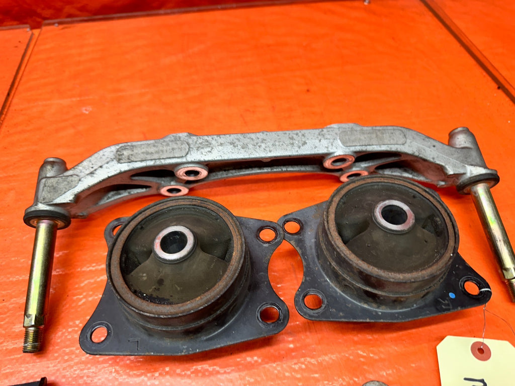 00-03 HONDA S2000 AP1 2.0L REAR DIFFERENTIAL CARRIER MOUNTING BRACKETS MOUNTS #313