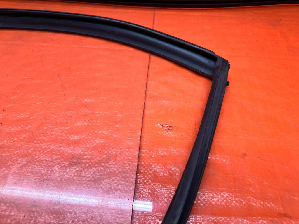 04 08 ACURA TSX LEFT REAR DOOR WINDOW WEATHERSTRIP RUN CHANNEL SEAL OEM 3309
