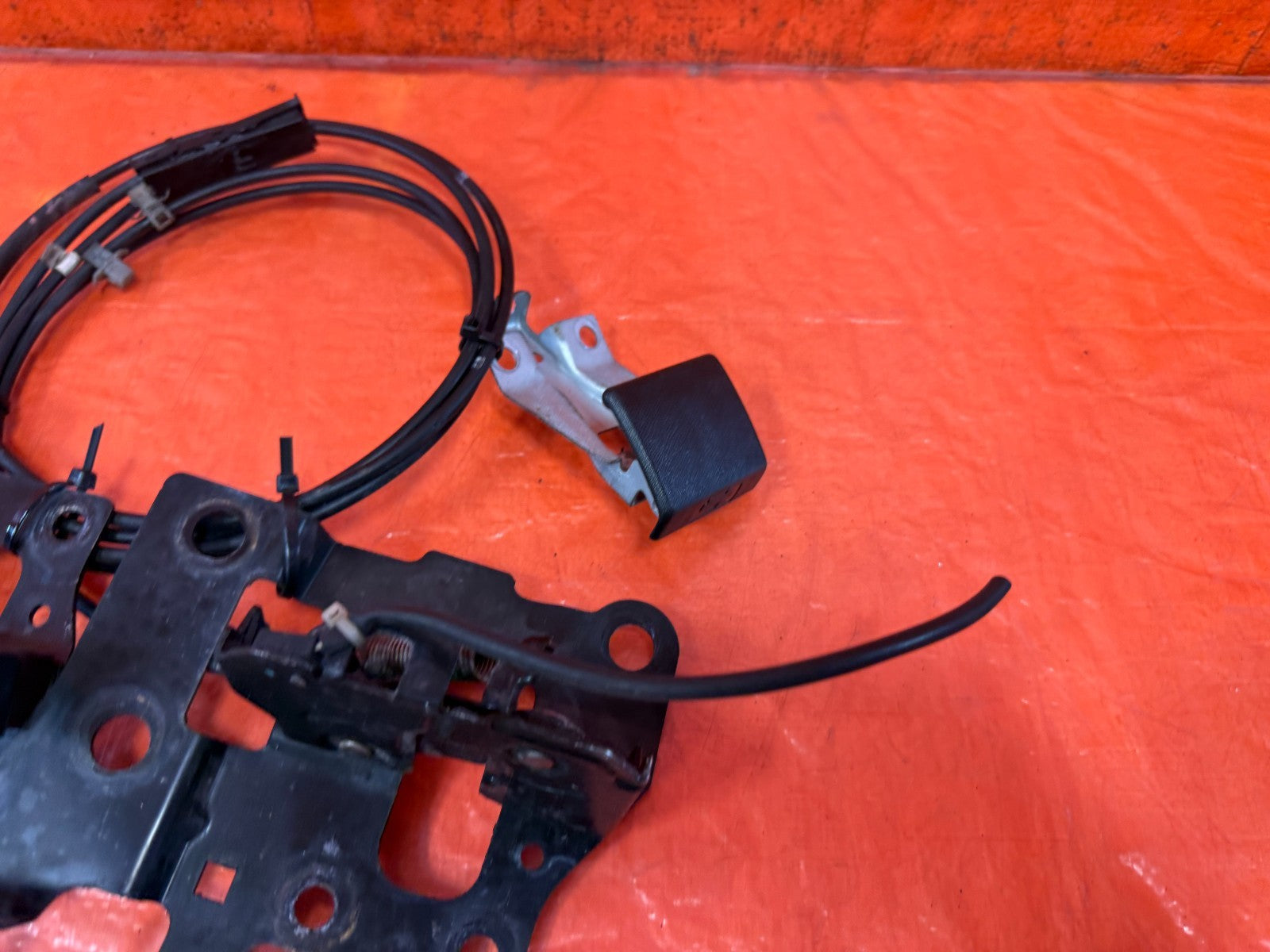 08 15 INFINITI G37 COUPE & CONVERTIBLE   HOOD RELEASE WIRE CABLE   OEM 3283