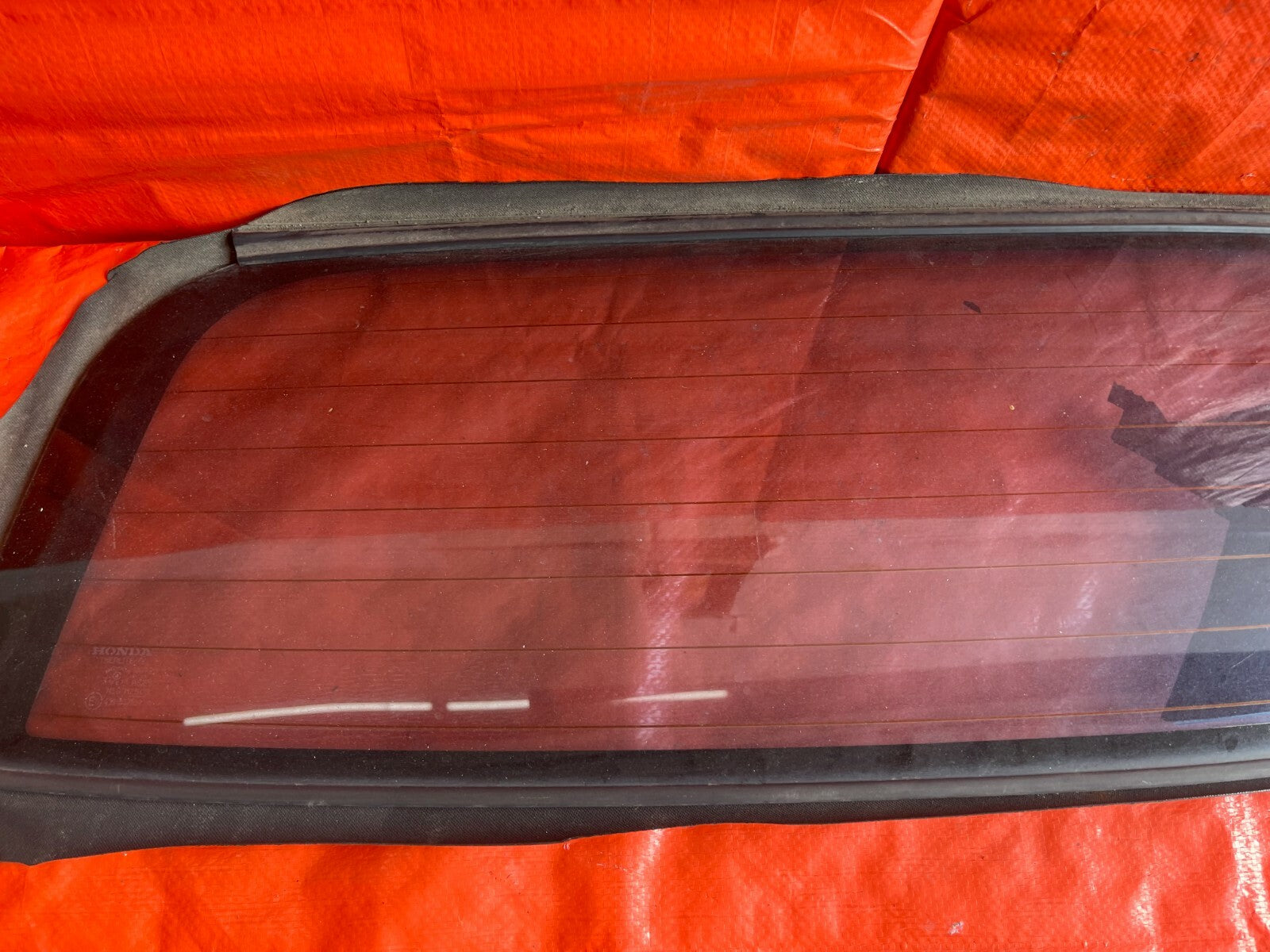 02 09 HONDA S2000   SOFT TOP CONVERTIBLE   GENUINE REAR GLASS W/ HONDA STAMP OEM7