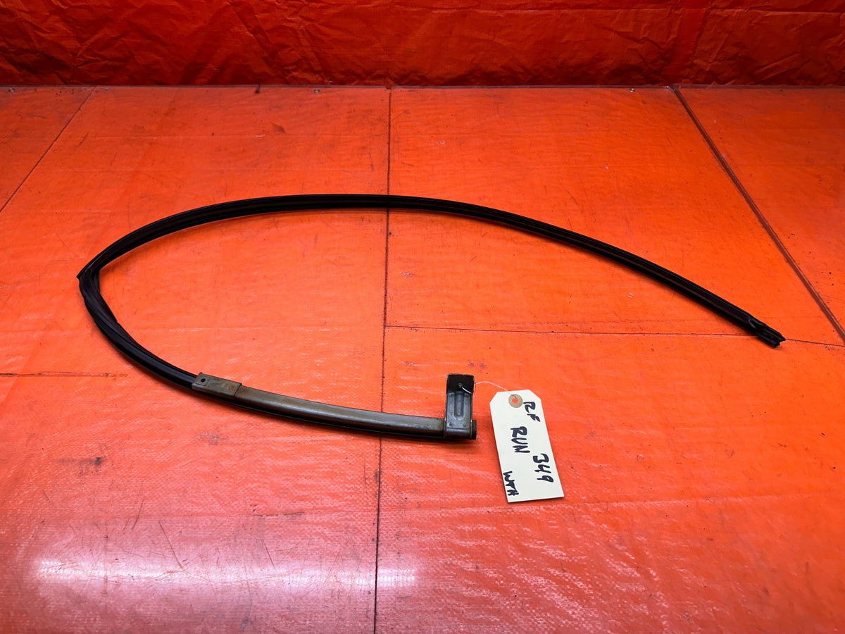 1994-2001 ACURA INTEGRA 2D PASSENGER RIGHT DOOR WINDOW RUN CHANNEL OEM #34912