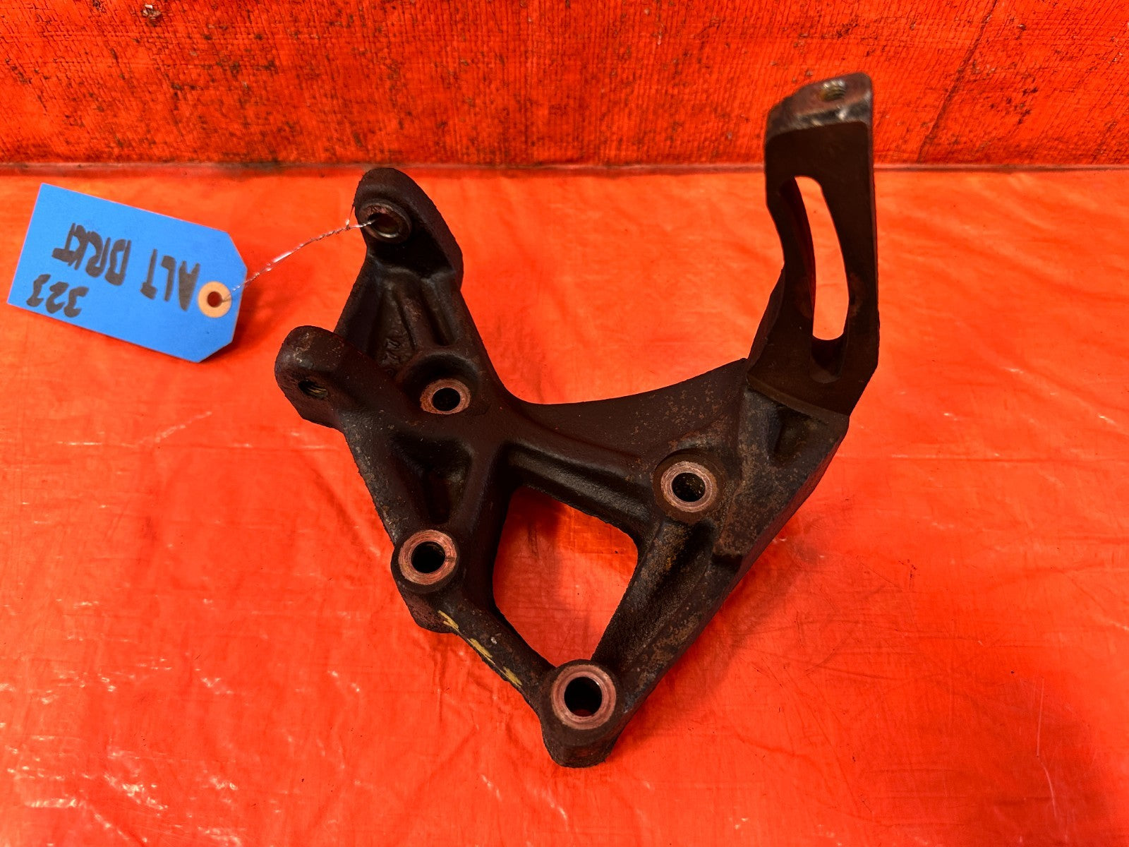 93 01 HONDA PRELUDE   H22 ENGINE MODELS ONLY   ALTERNATOR BRACKET   OEM #3231