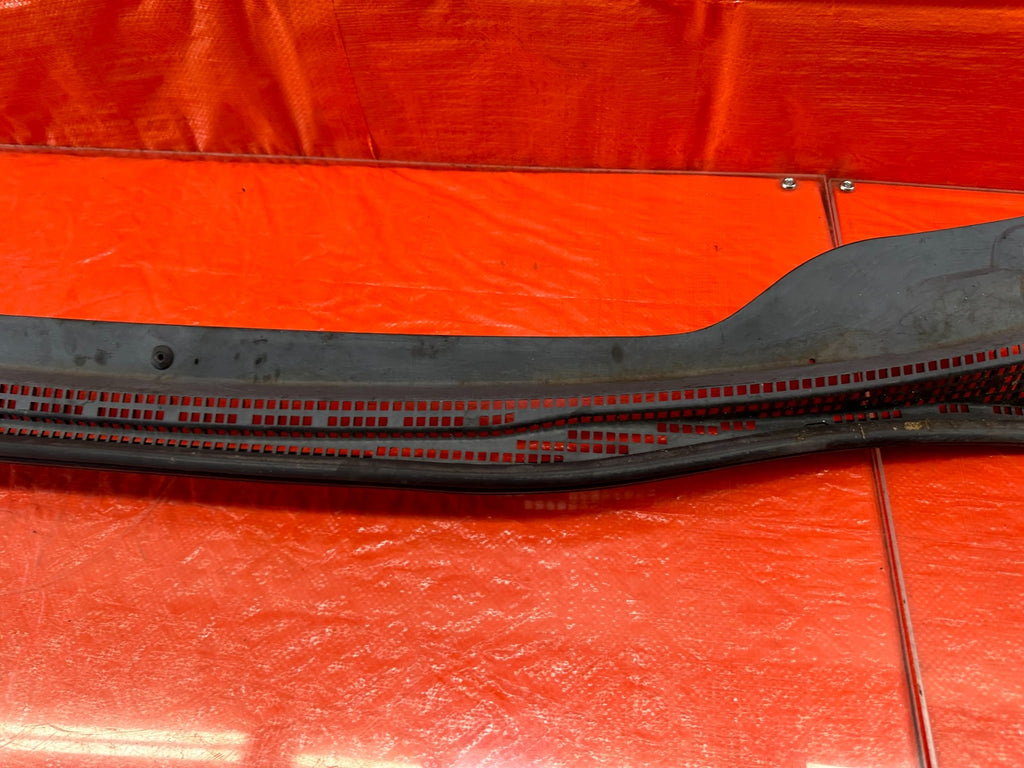 95 98 HONDA ODYSSEY   WINDSHIELD WIPER COWL TRIM PLASTIC   OEM FACTORY #1937