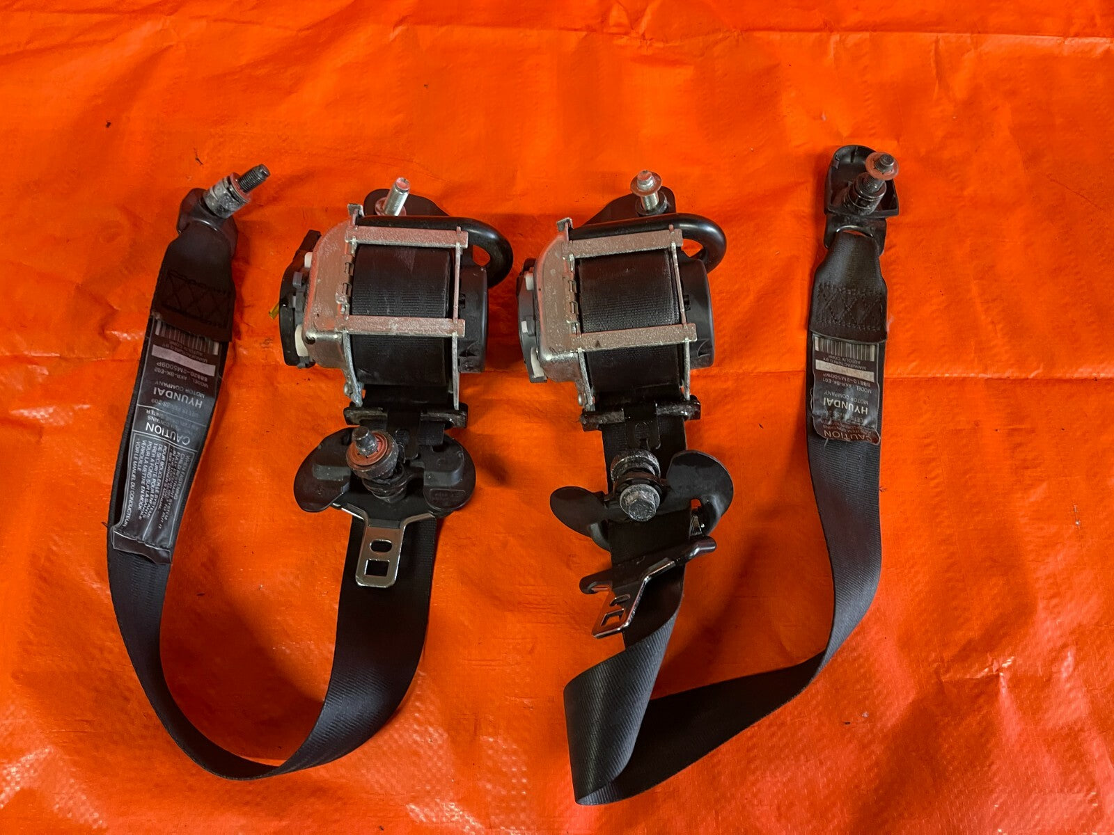 10 12 HYUNDAI GENESIS 2D COUPE   FRONT SEAT BELT SET   BELTS LEFT RIGHT   OEM OE8
