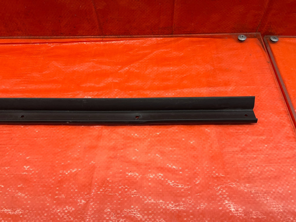 08 15 INFINITI G37 & Q60   DRIVER LEFT DOOR TRIM SEAL GASKET   80839 JL00A5