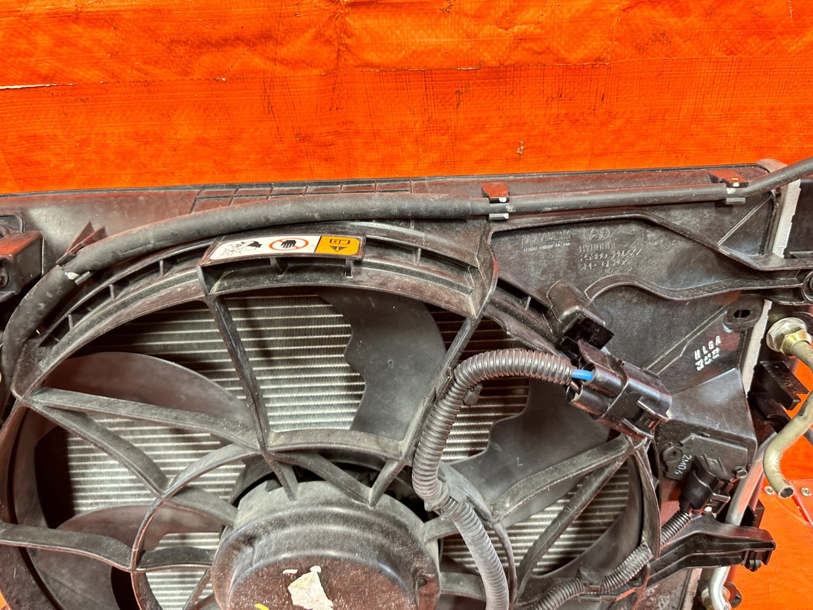 12 14 HYUNDAI GENESIS COUPE BK2 2.0L   RADIATOR W/ BOTH COOLING FANS & TANK 3258