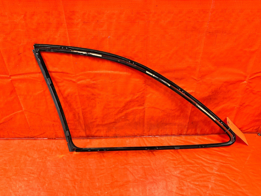 92 00 LEXUS SC300   PASSENGER RIGHT REAR QUARTER GLASS TRIM   OEM FACTORY #27614