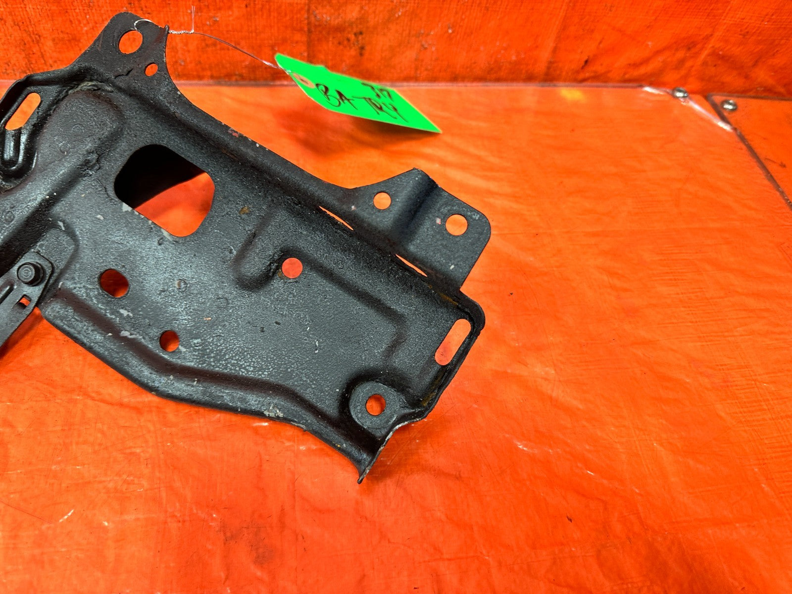 90 91 HONDA CIVIC HATCHBACK   BATTERY MOUNTING TRAY BRACKET   OEM 3171