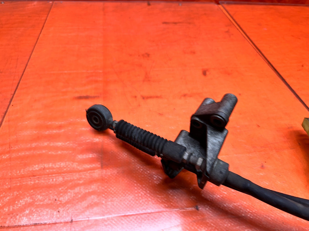 97 01 HONDA PRELUDE 2.2L MT MANUAL SHIFTER BOX BASE WITH SHIFT CABLES OEM #33615
