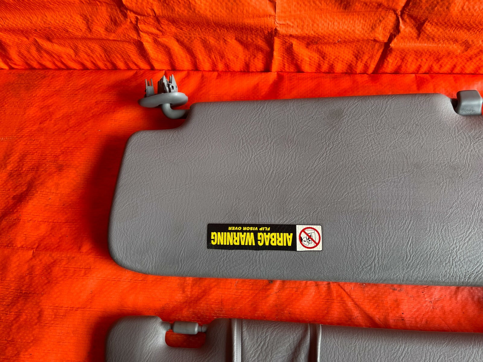 02 04 HONDA CR V CRV   INTERIOR   SUN VISOR SET   LEFT RIGHT   GRAY COLOR   OEM 9