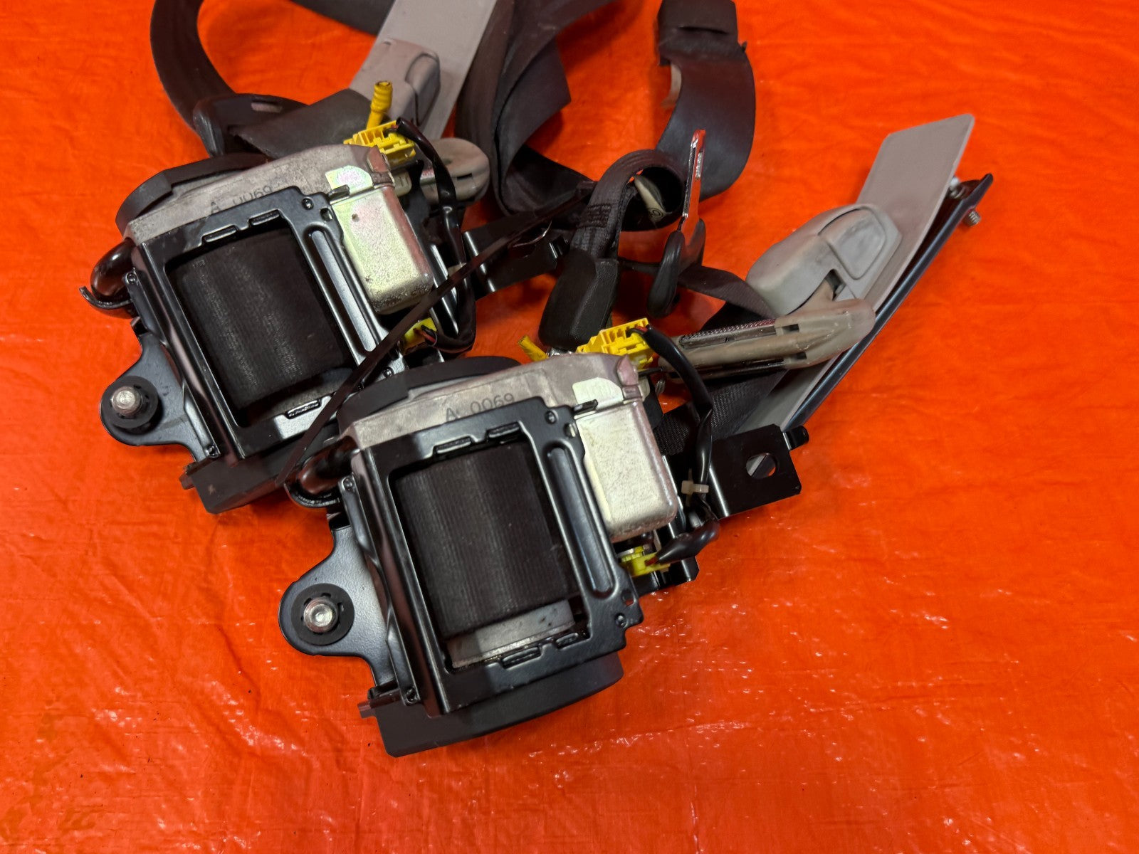 06 08 ACURA TSX   LEFT & RIGHT FRONT SEAT BELTS DRIVER PASSENGER BLACK OEM 3221