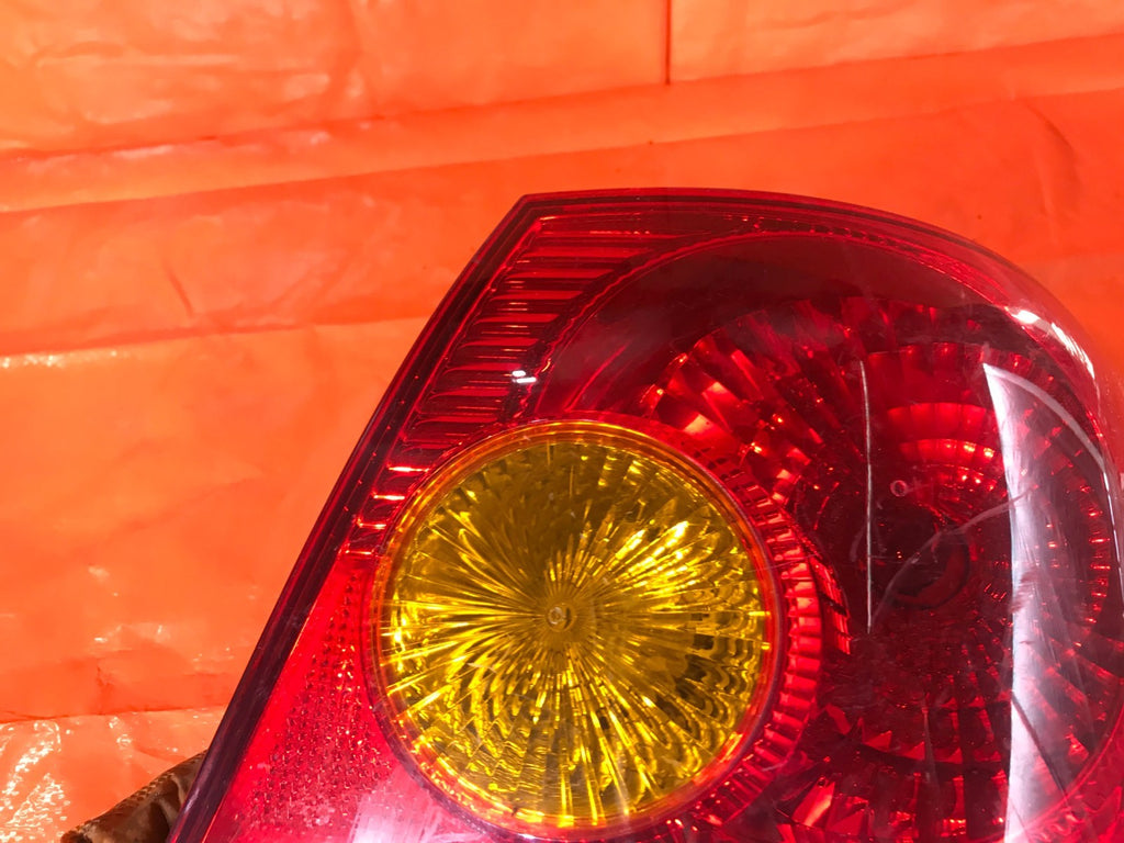 OEM 2006 06 TOYOTA COROLLA PASSENGER RIGHT OUTER TAIL LIGHT LAMP R RH2