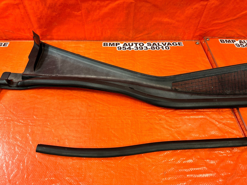 02 10 LEXUS SC430   WINDSHIELD WIPER COWL TRIM PLASTIC   OEM FACTORY #2619