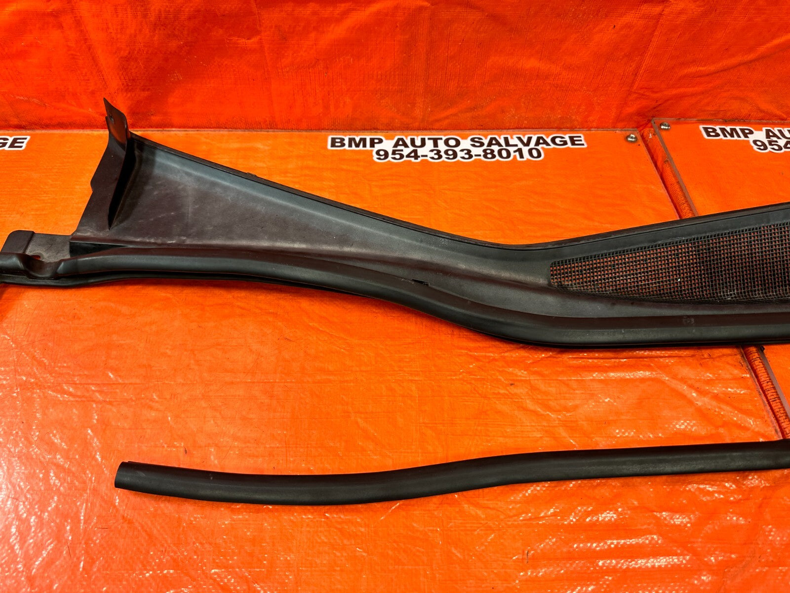 02 10 LEXUS SC430   WINDSHIELD WIPER COWL TRIM PLASTIC   OEM FACTORY #2619