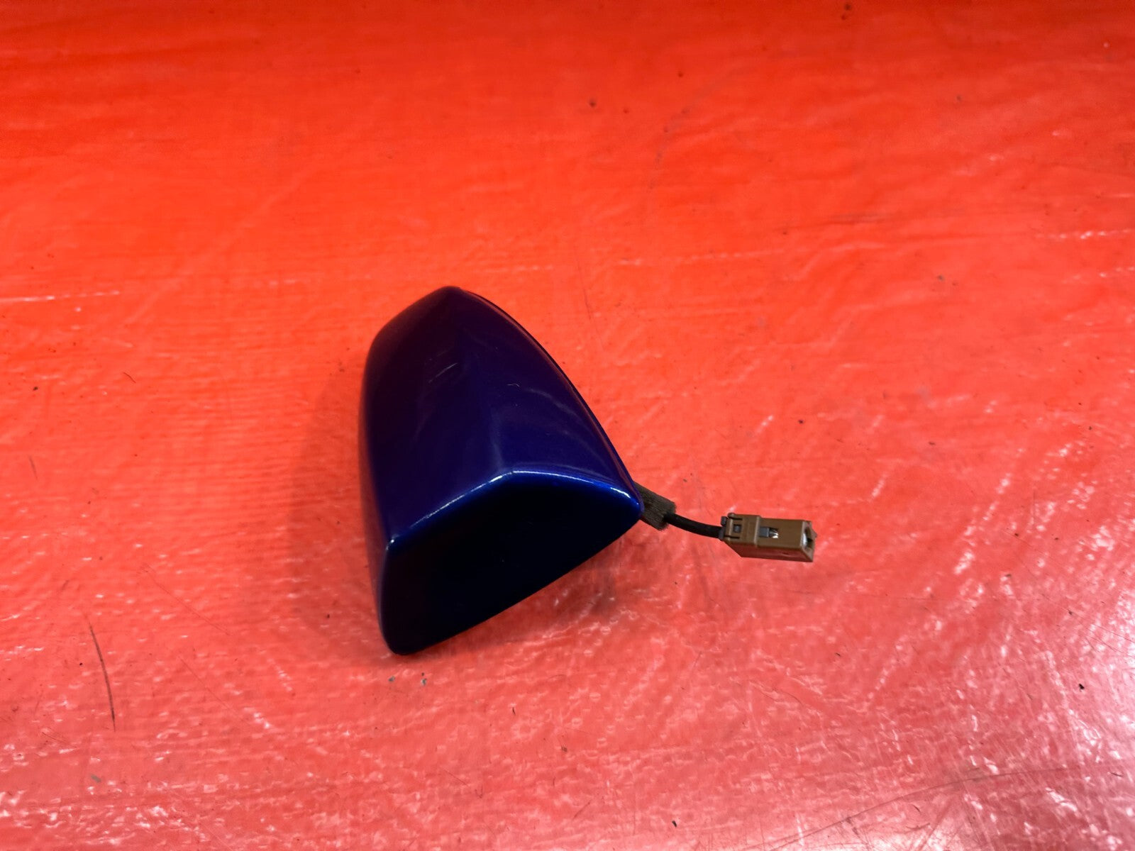 08 13 INFINITI G37 COUPE 2D   TOP ROOF SHARK FIN RADIO ANTENNA   GRAY   OEM 2076