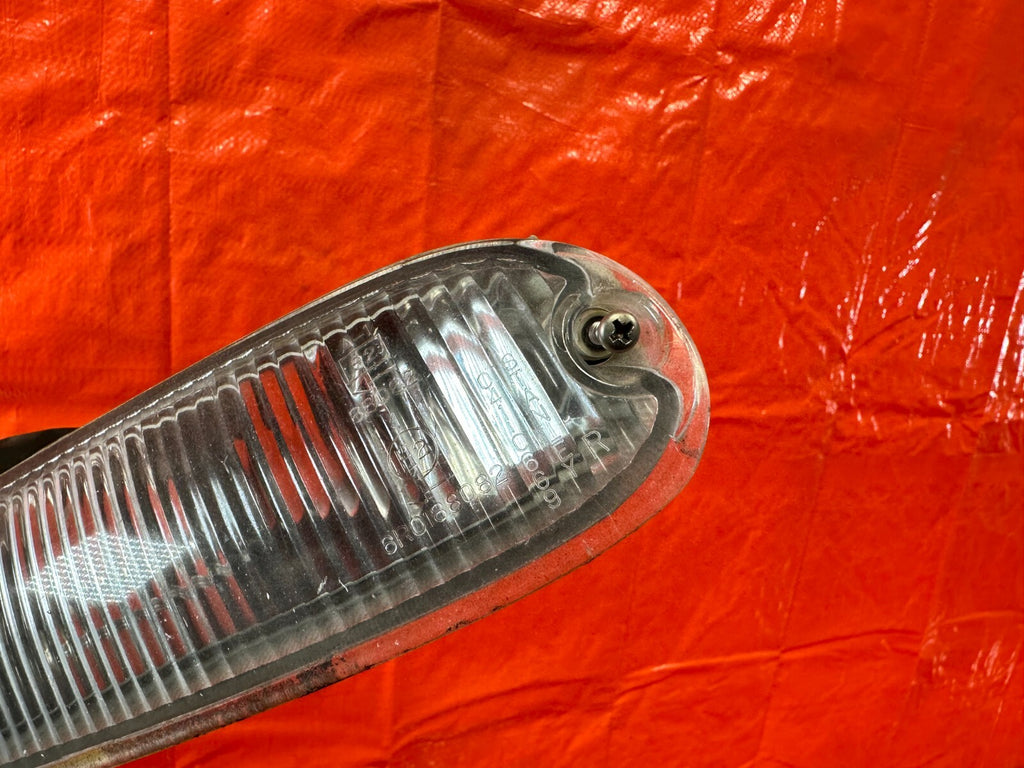 90 97 MAZDA MX 5 MIATA   PASSENGER RIGHT   FRONT BUMPER SIGNAL CORNER LIGHT OEM10