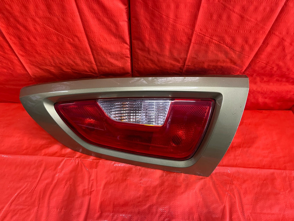 12 13 KIA SOUL   NON LED HALOGEN MODEL   DRIVER LEFT TAIL LIGHT LAMP   GREEN OEM0