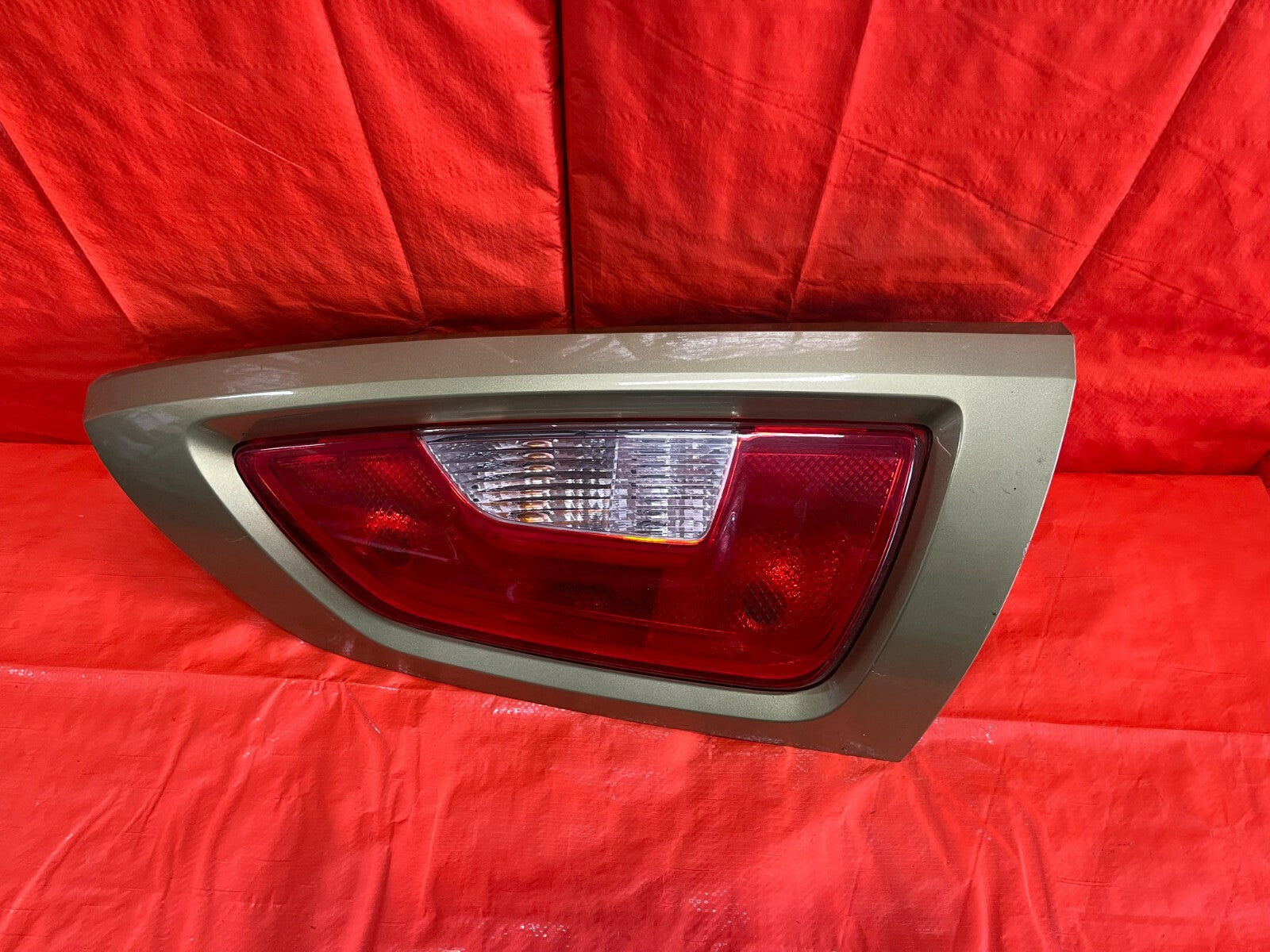 12 13 KIA SOUL   NON LED HALOGEN MODEL   DRIVER LEFT TAIL LIGHT LAMP   GREEN OEM0