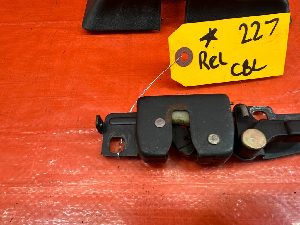 93 97 HONDA DEL SOL   TARGA TOP CATCH RELEASE W/ PLASTIC TRIM   OEM #2274
