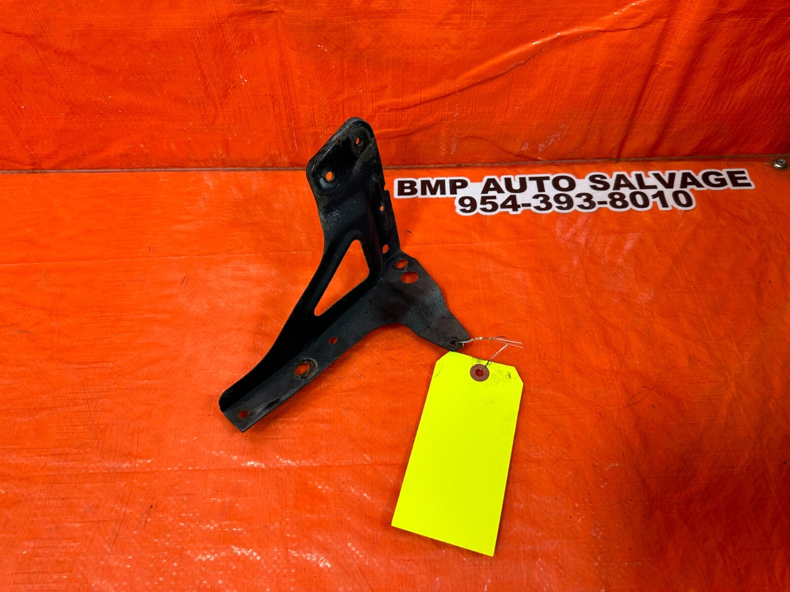 92 95 HONDA CIVIC   FENDER MOUNTING BRACKET SUPPORT BRACE DRIVER LEFT   OEM 2575