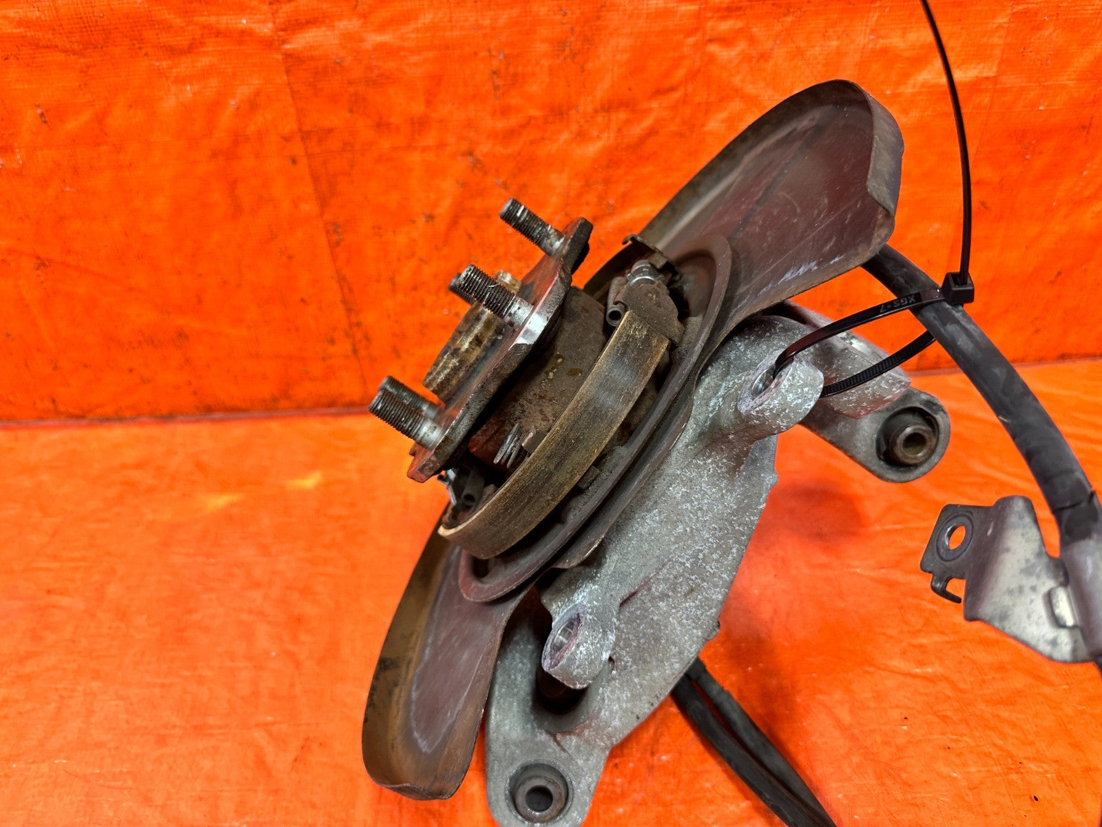 08 15 INFINITI G37 & Q60   SPORT ONLY   RIGHT REAR SPINDLE KNUCKLE HUB OEM #3286