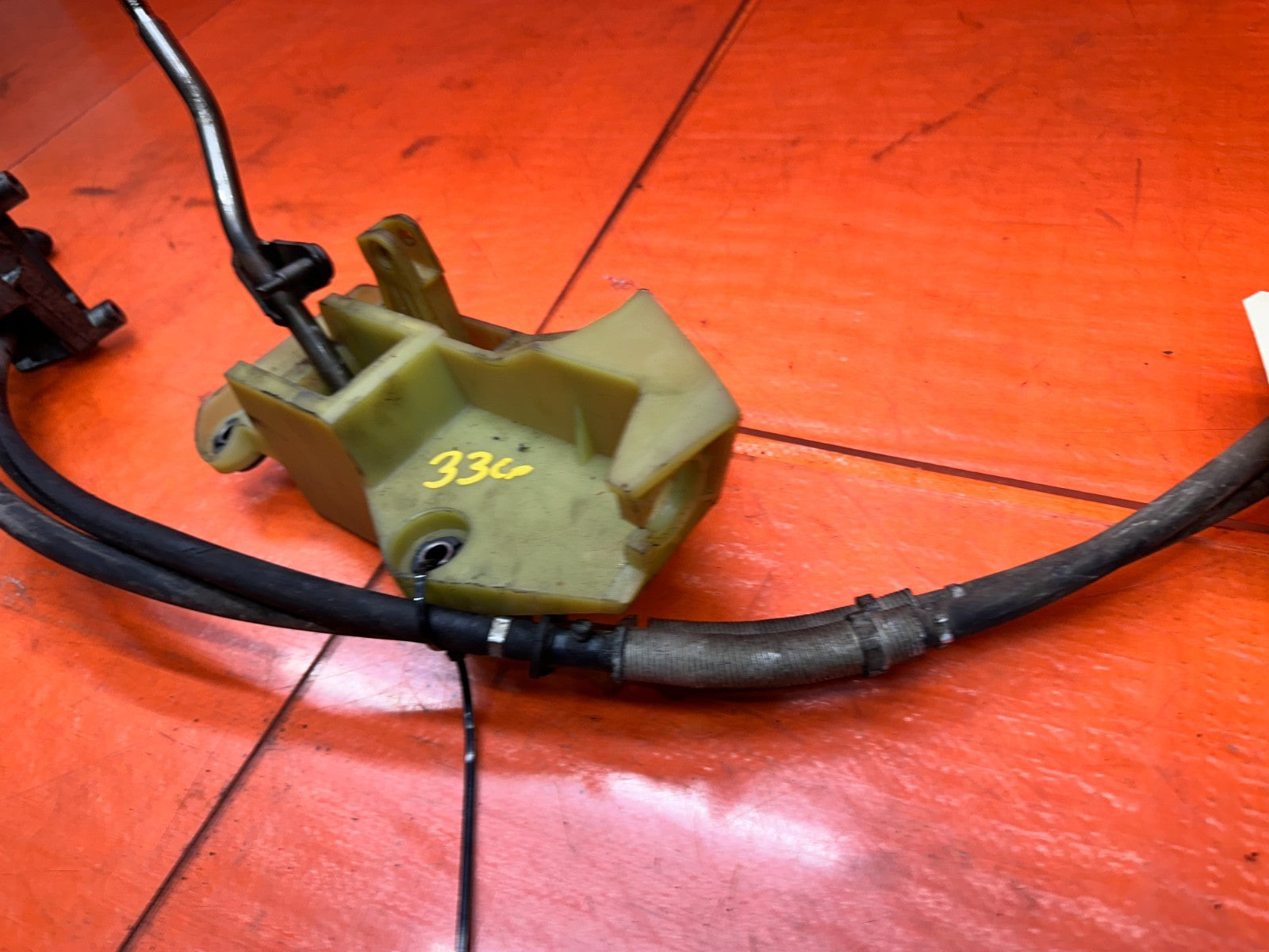 97 01 HONDA PRELUDE 2.2L MT MANUAL SHIFTER BOX BASE WITH SHIFT CABLES OEM #33610
