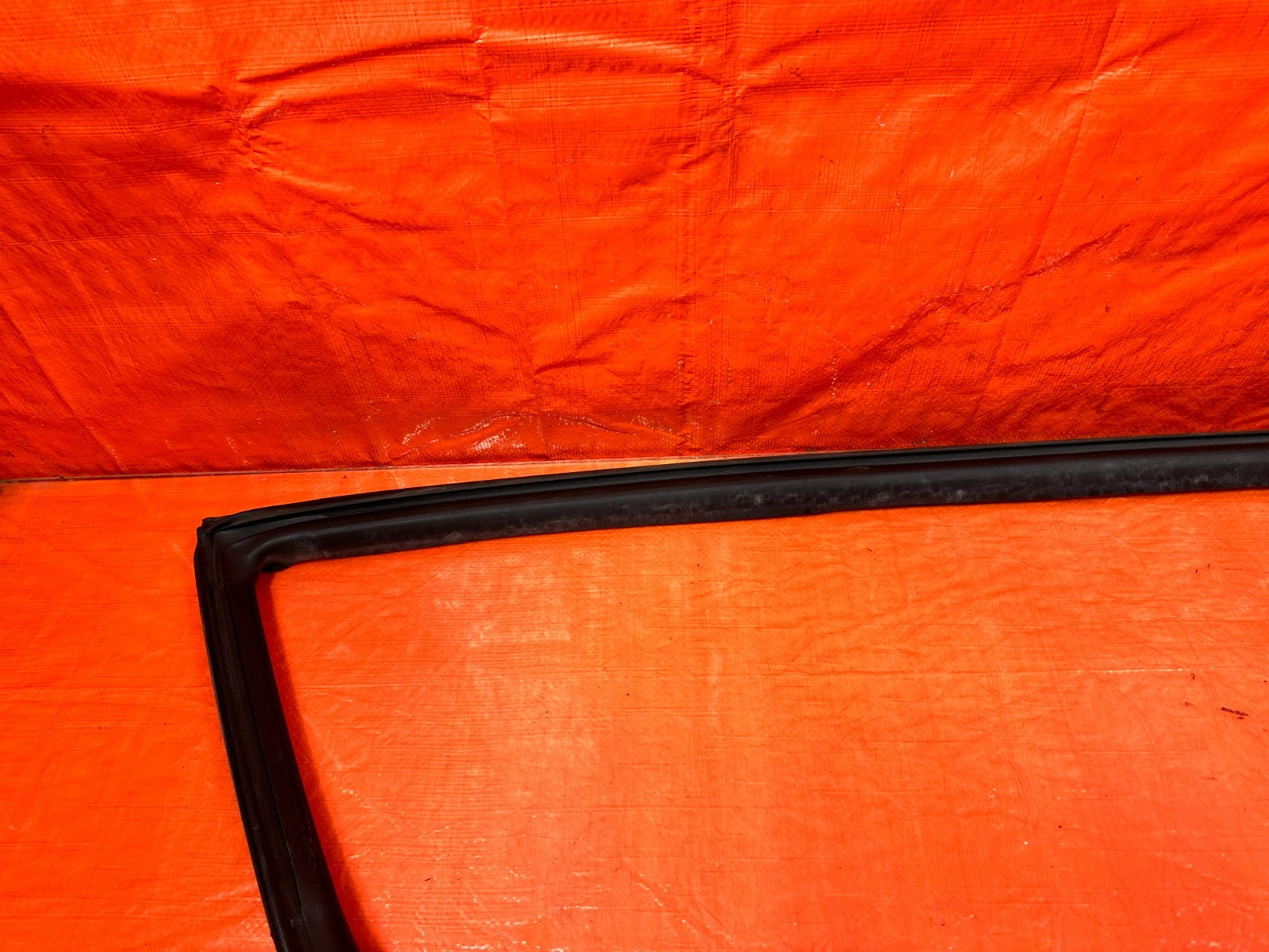 08 15 INFINITI G37 & Q60 COUPE   RIGHT   UPPER WEATHER STRIP RUBBER OEM #3204