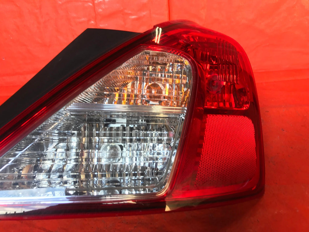OEM 2015 2016 2017 NISSAN VERSA SEDAN PASSENGER RIGHT TAIL LIGHT LAMP R RH3