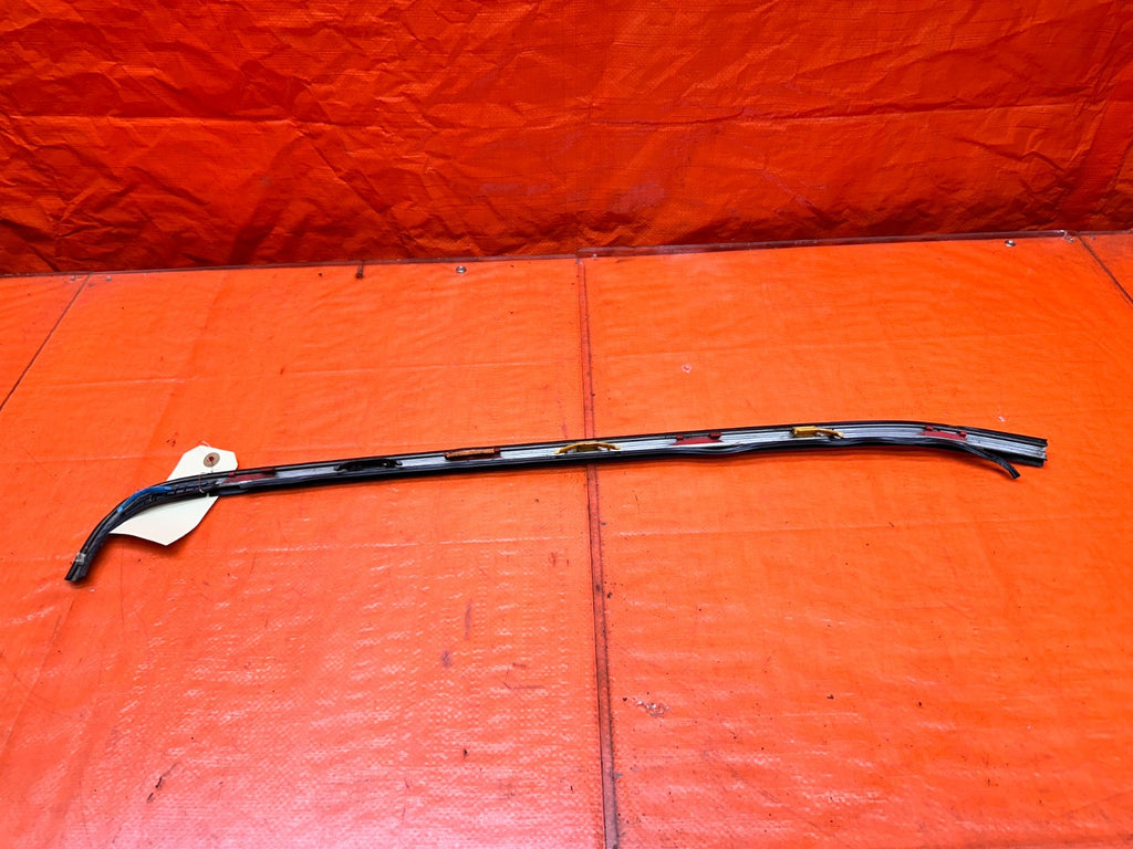 94-01 ACURA INTEGRA 4D SEDAN RIGHT PASSENGER WINDSHIELD WEATHERSTRIP OEM #34013