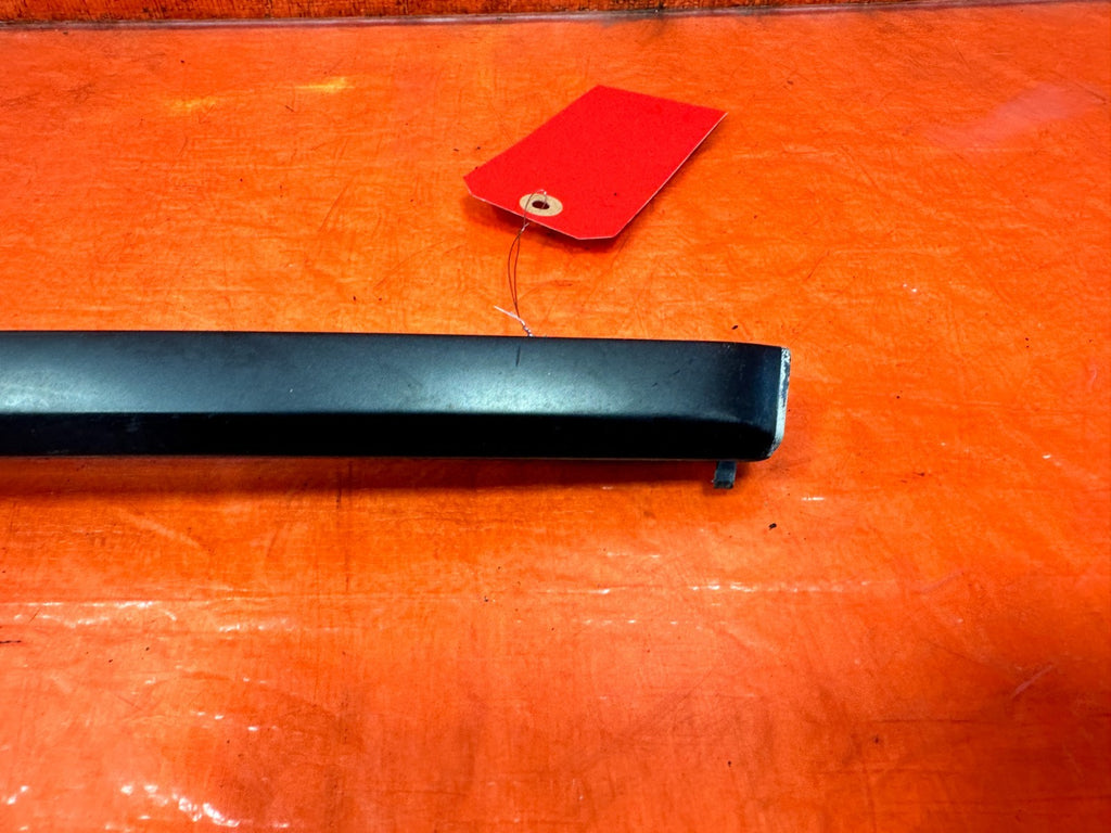 90 91 HONDA CIVIC HATCHBACK   RIGHT CENTER PILLAR TRIM    73840 SH0 A10  OEM 3256