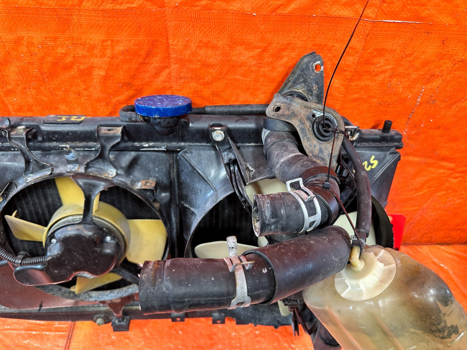 90 91 HONDA CIVIC   5 SPEED MANUAL RADIATOR W/ BOTH FANS TANK BRACKETS OEM 32510