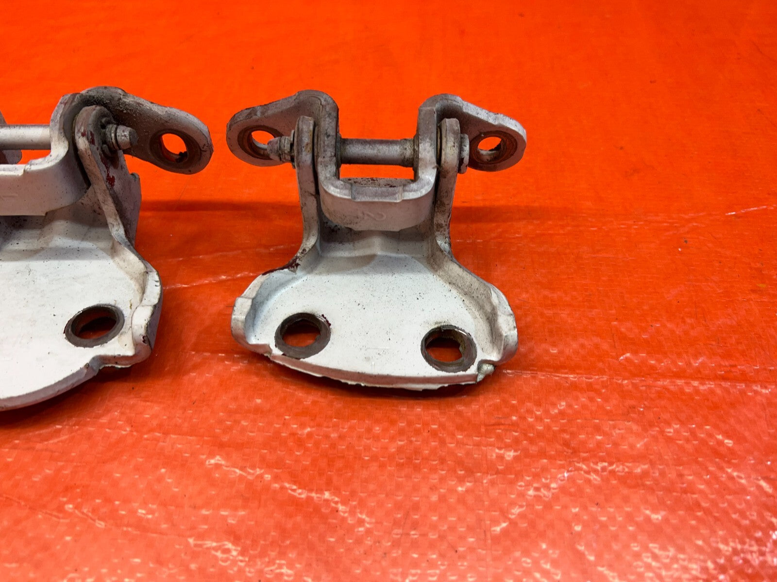 90 01 ACURA INTEGRA SEDAN 4D   DOOR HINGE SET UPPER & LOWER   LEFT REAR OEM #1655