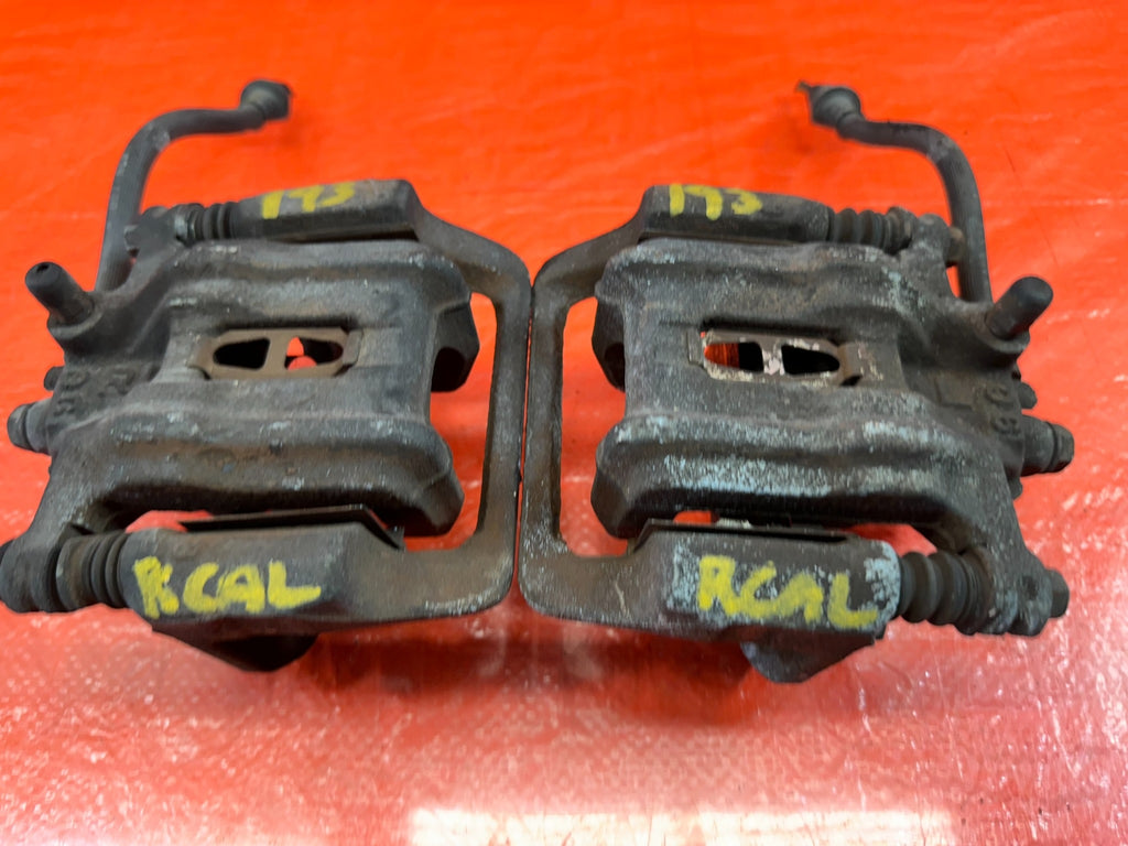 95 98 HONDA ODYSSEY   LEFT AND RIGHT REAR BRAKE CALIPERS   OEM FACTORY #1935