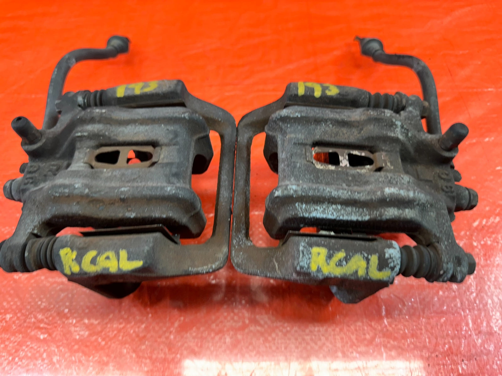 95 98 HONDA ODYSSEY   LEFT AND RIGHT REAR BRAKE CALIPERS   OEM FACTORY #1935