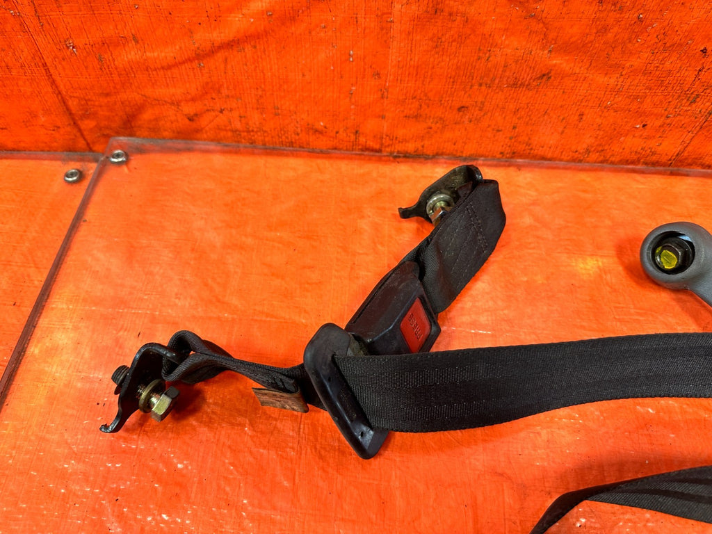 90 91 HONDA CIVIC HATCH   REAR SEAT BELT SET   LEFT & RIGHT SEAT BELTS OEM 3258