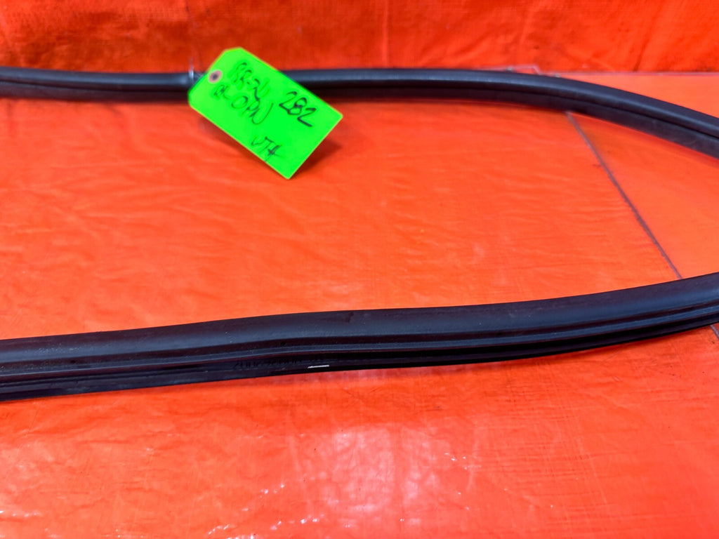 06 11 CIVIC 4D SEDAN   PASSENGER RIGHT REAR DOOR TO CHASSIS OPEN TRIM   OEM #2825