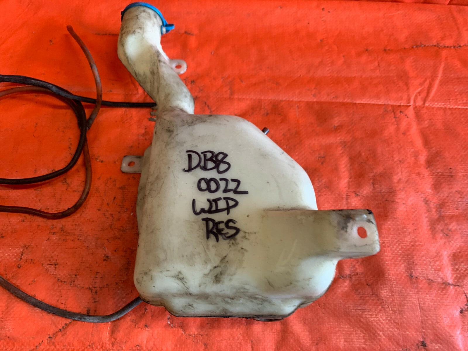 94   96 ACURA INTEGRA 2 & 4 DOOR   WINDSHIELD WIPER RESERVOIR TANK W/ LINES OEM1