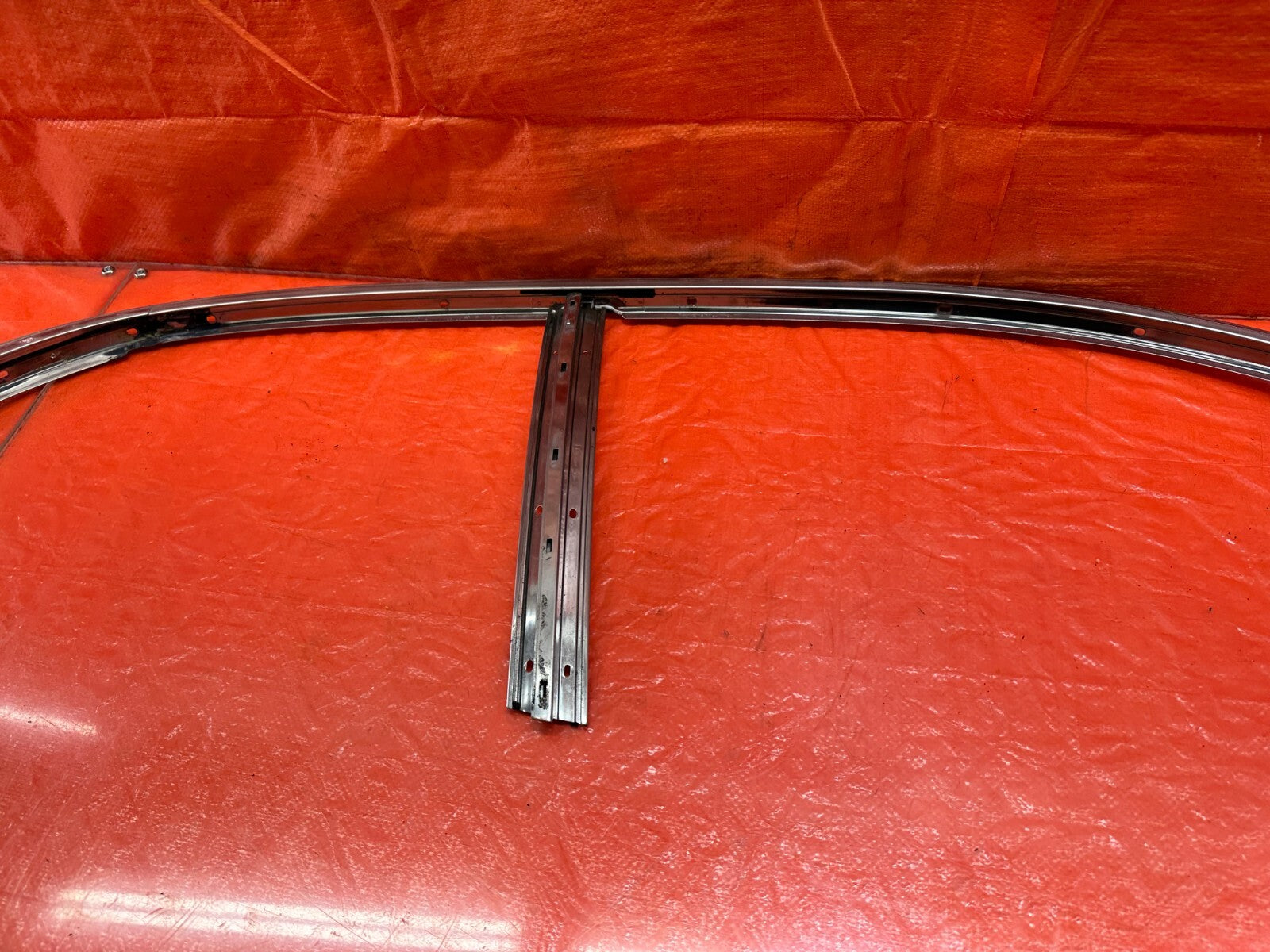 98 01 ACURA INTEGRA SEDAN   PASSENGER RIGHT GLASS TRIM DRIP AND RETAINER OEM 2294