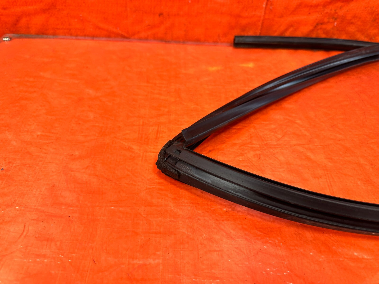 96 00 HONDA CIVIC SEDAN   DRIVER LEFT REAR   WINDOW GLASS RUN CHANNEL OEM #2979