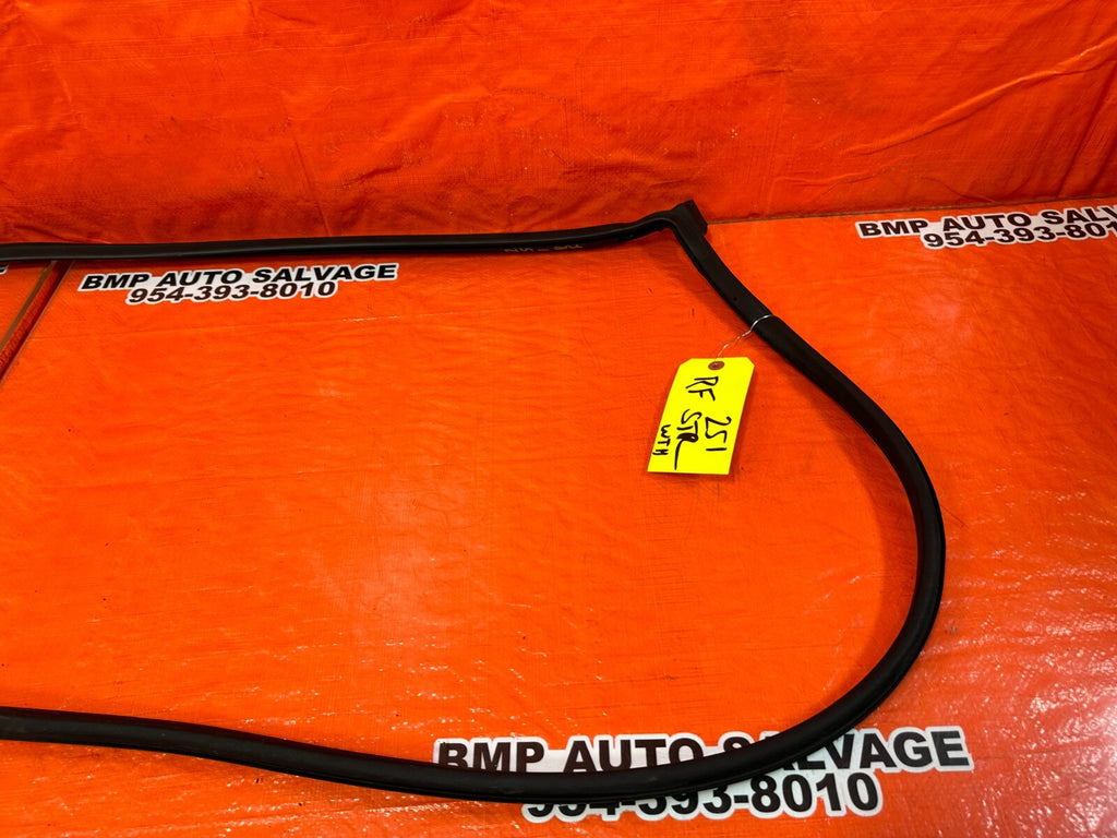 08 12 HONDA ACCORD SEDAN RIGHT FRONT DOOR WEATHER STRIP TRIM SEAL OEM #2512