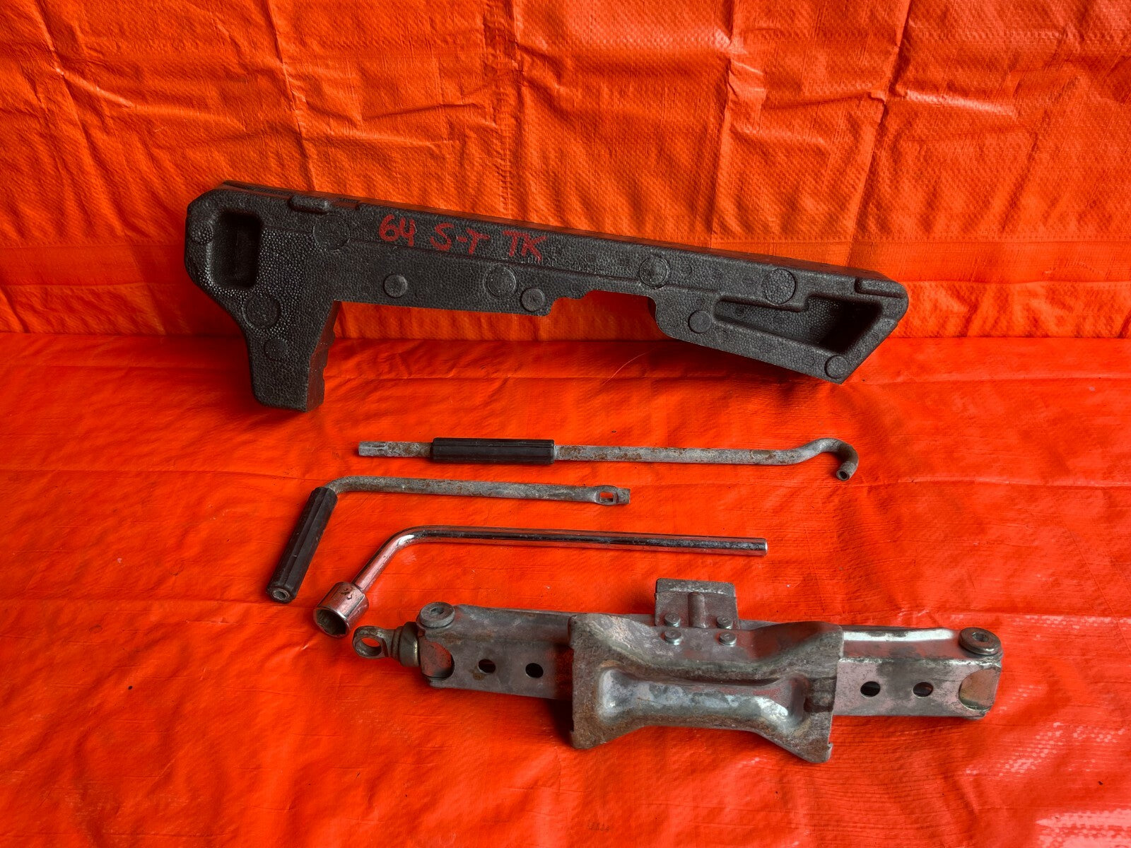 92 94 LEXUS SC300 SC400   EMERGENCY / SPARE TIRE TOOL KIT W/ JACK   OEM OE #647