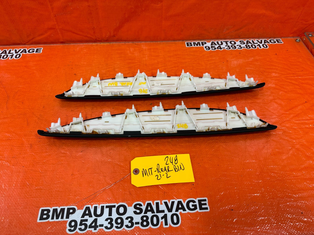 08 15 INFINITI G37 & Q60 COUPE REAR QUARTER PANEL PLASTIC ARM RESTS LH RH OEM 489
