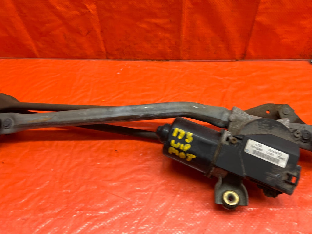 96 00 HONDA CIVIC   WINDSHIELD WIPER MOTOR AND WIPER LINKAGE COMBO   OEM #1735